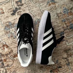 Adidas Gazelle | black, white, gold | M 6 / W 8